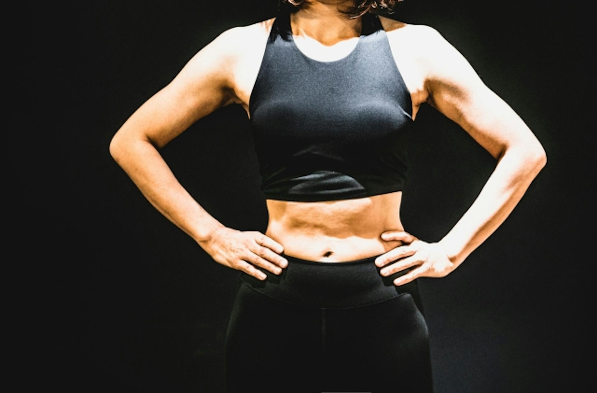 大胸筋とは？構造や体を動かす際の役割、トレーニング法を徹底解説のサムネイル