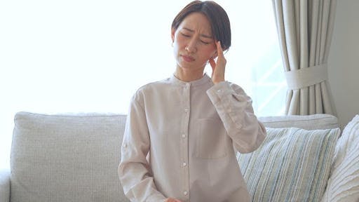 頭痛の女性