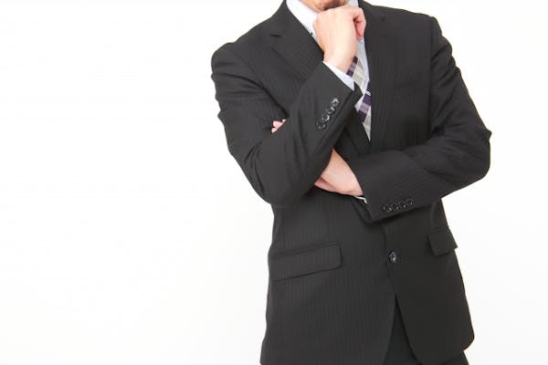 スーツの男性