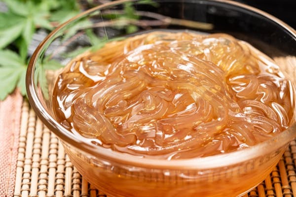 ガラスの器にはいったところてん