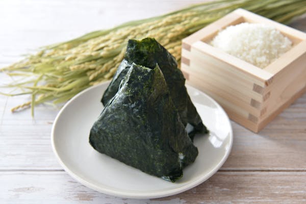 おにぎりの炭水化物含有量は？ダイエット中の食事のポイントを解説のサムネイル