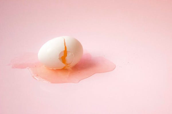 卵などコレステロールの多い食べ物を避ける