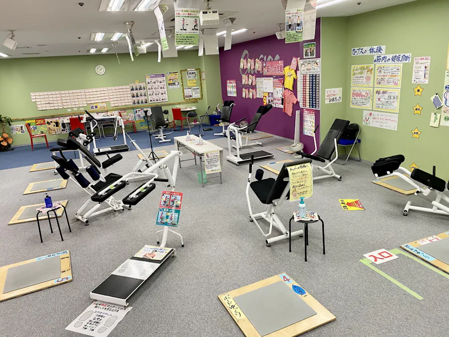 カーブス イオンフードスタイル摂津富田店の画像