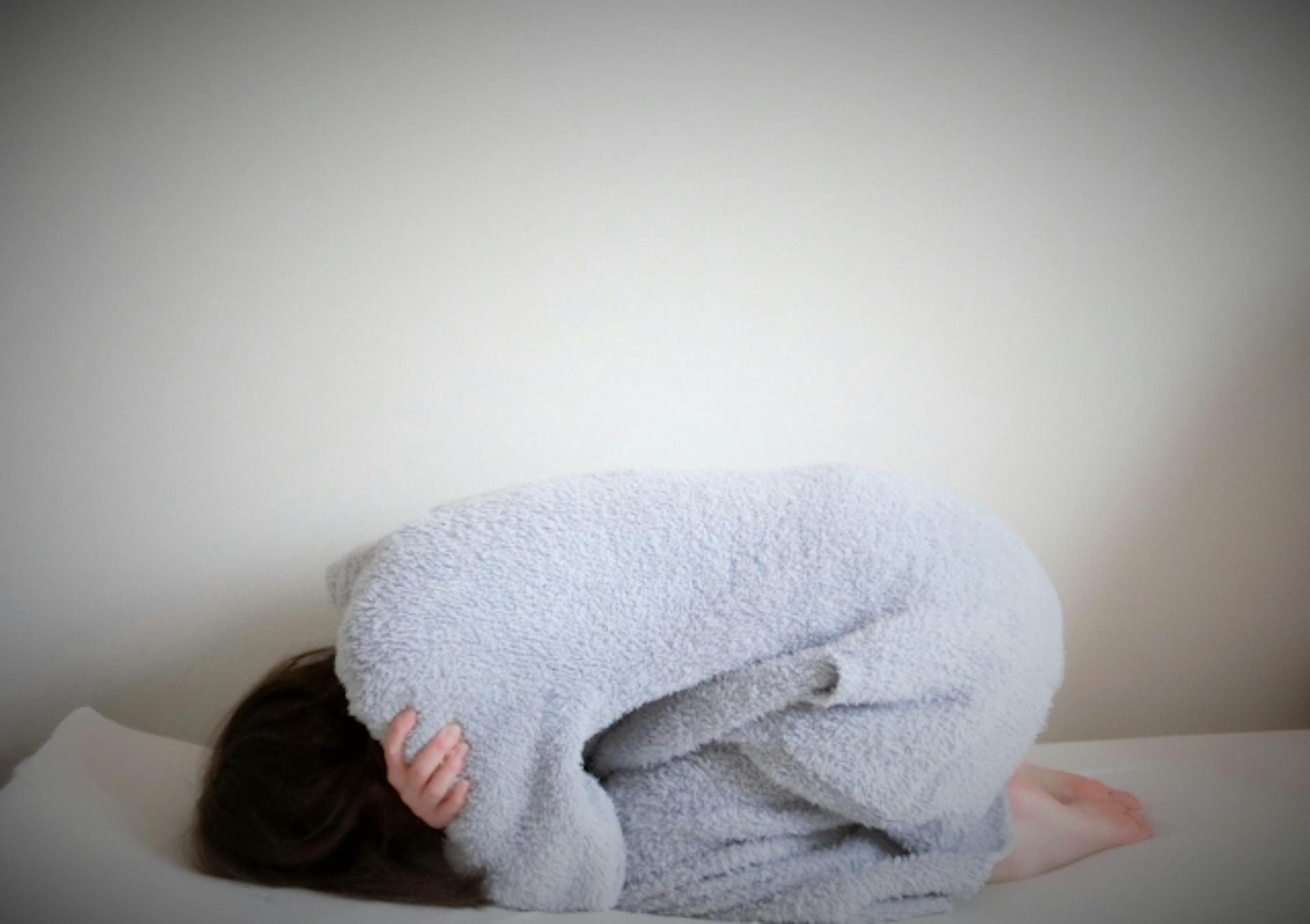 PMSとは？月経前症候群の主な症状や受診の目安、治療法を解説のサムネイル