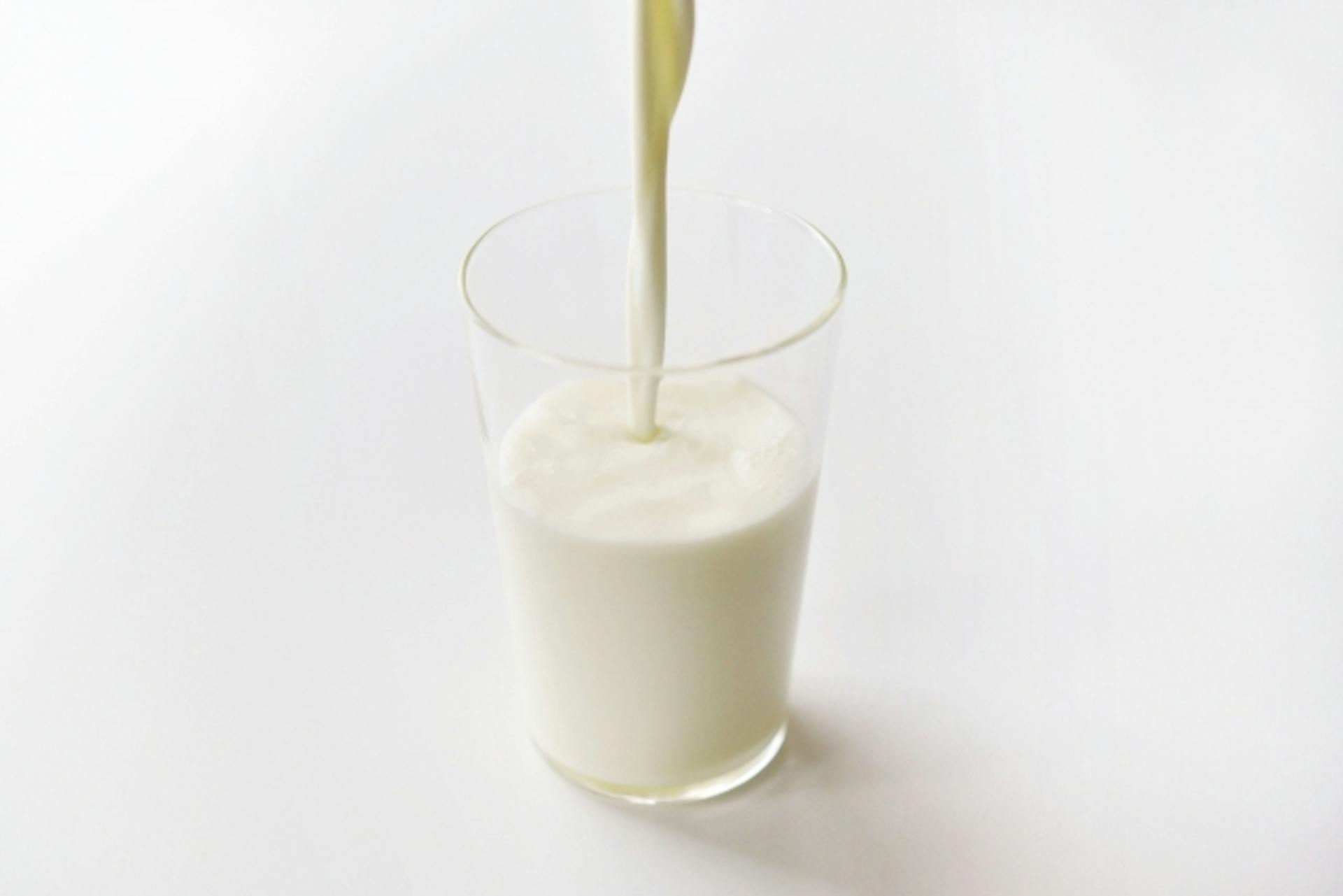 カルシウムの効果とは？過不足の影響や摂取源となる食べ物も紹介のサムネイル