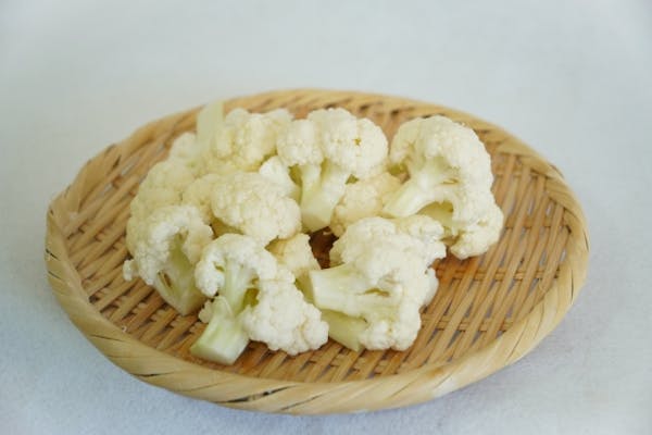 ザルに乗ったカリフラワー