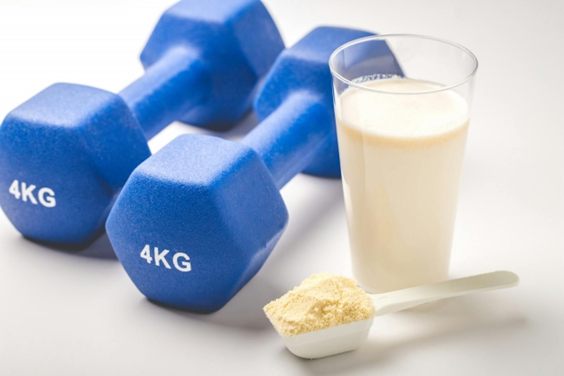 プロテインを飲むタイミングは？種類別・目的別おすすめの飲み方のサムネイル