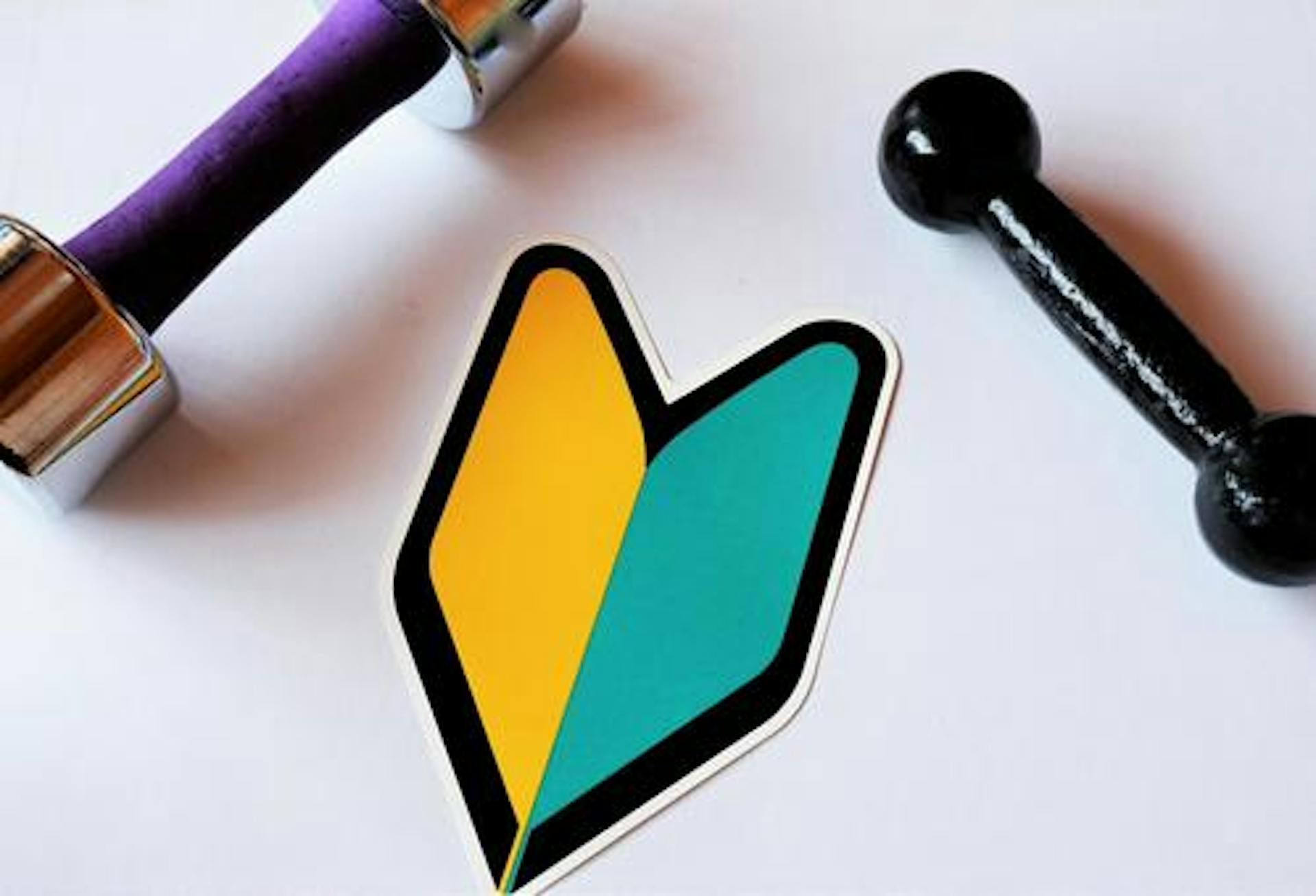 ダンベルを使った筋トレの方法とは？ポイントや注意点も詳しく解説のサムネイル