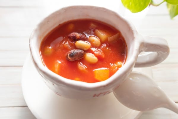 豆のトマトスープ