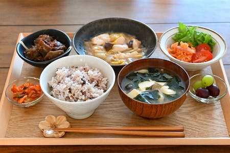 健康的な食事とは？栄養バランスの取れた食事のためのポイントを解説