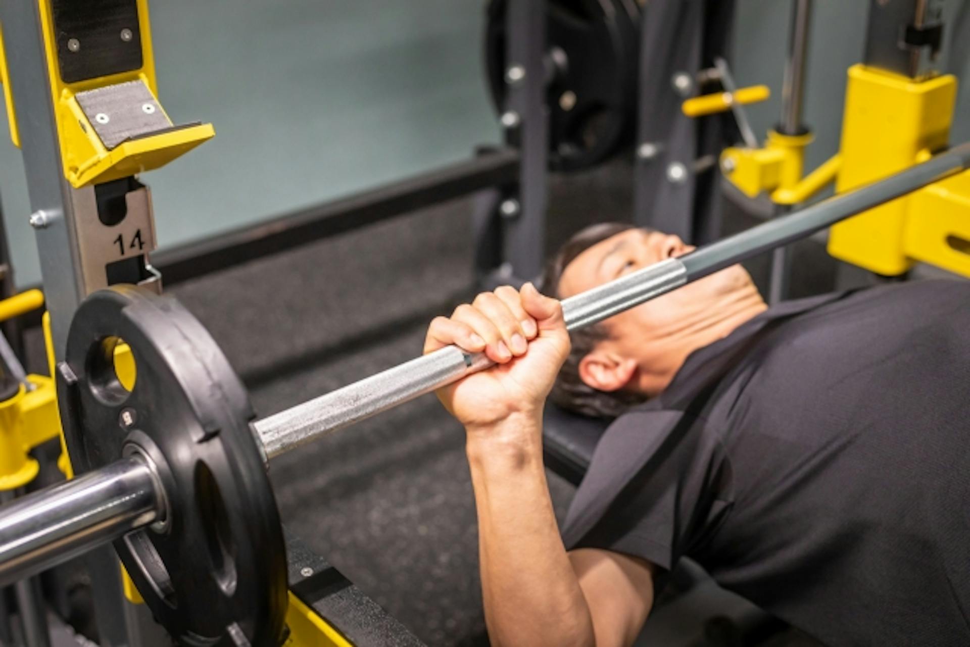 胸筋とは？3つの部位とはたらき、効果的なトレーニング法を解説のサムネイル