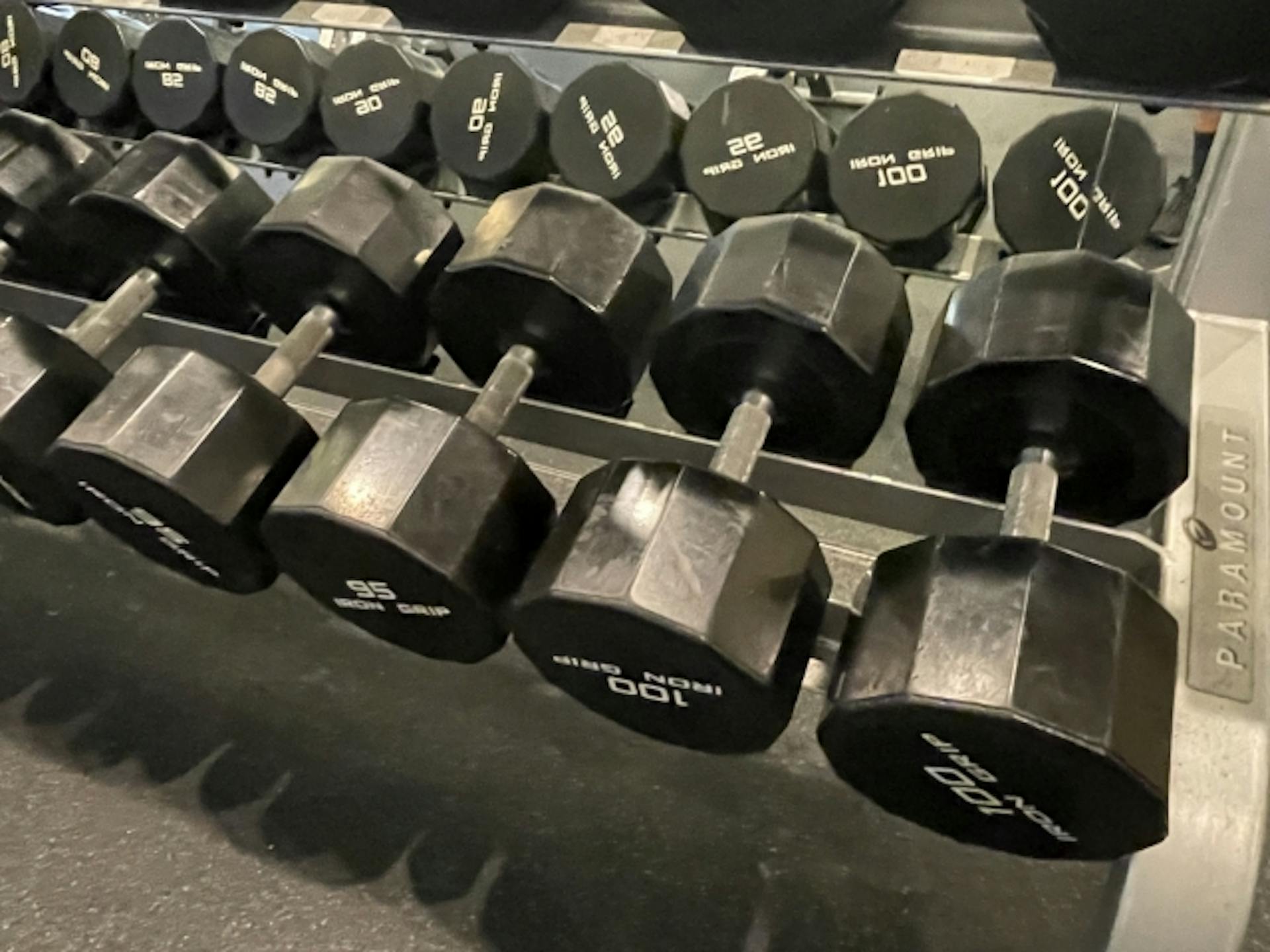 大胸筋を効率良く鍛える筋トレを紹介！コツや食事のポイントも解説のサムネイル