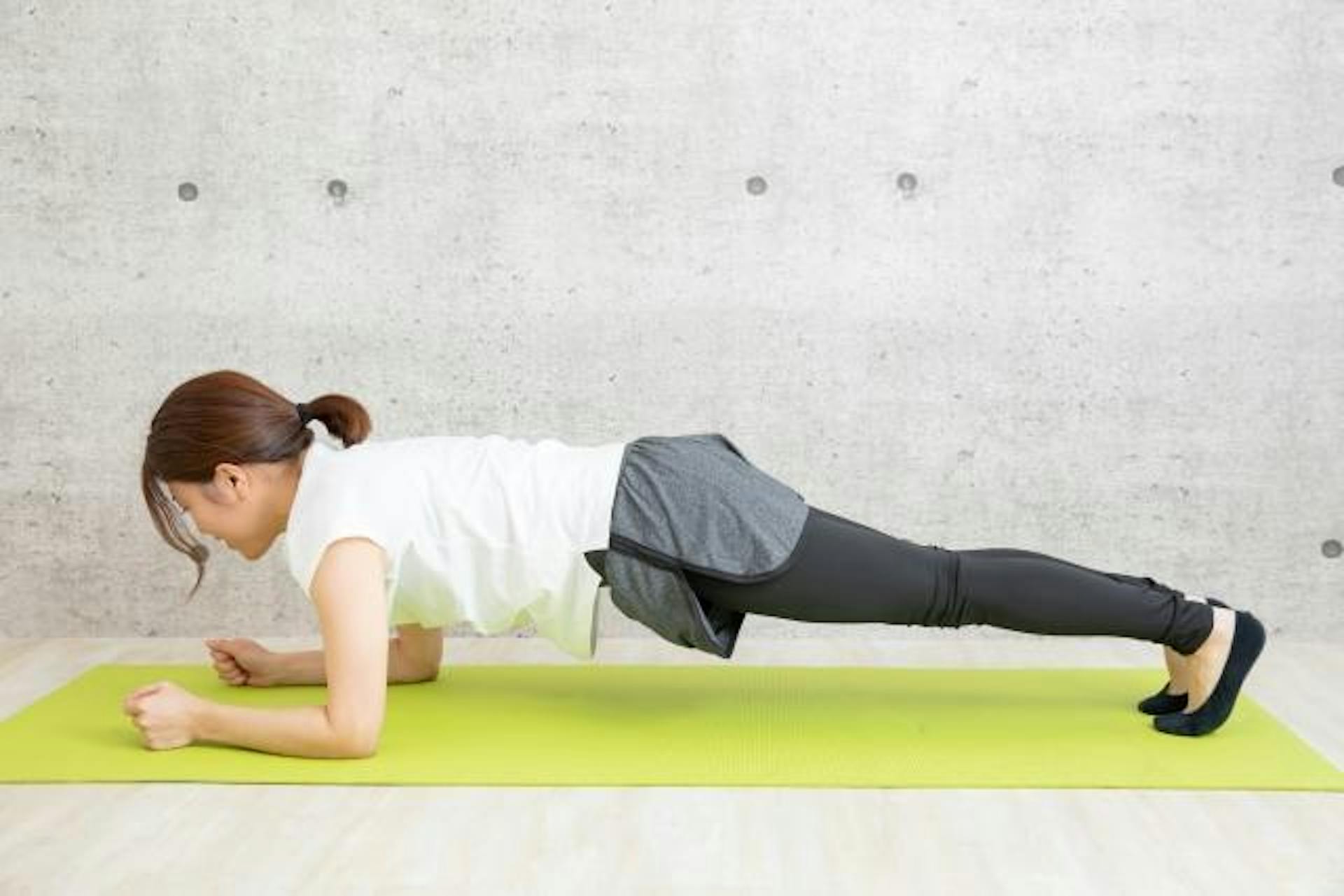 体幹とは？体幹を鍛えるメリットと効果的なトレーニング方法を解説！のサムネイル